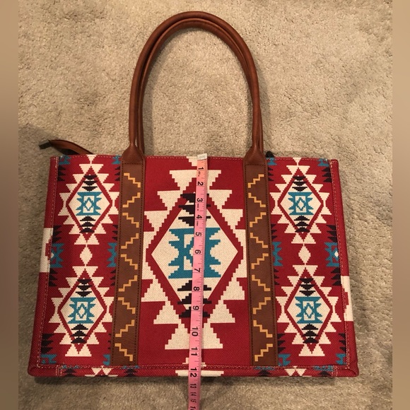 Wrangler - Aztec / Southwestern Geometric Patterned Tote Bag - Red and Brown - Picture 7 of 10